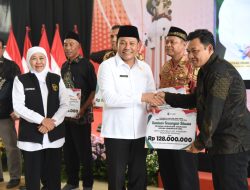 Masyarakat Sidoarjo Terima Bansos Pemprov Jatim Senilai Rp 4,9 Miliar