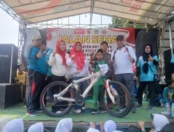 BRI Unit  Kedamean Bersama Instansi Kecamatan Kedamean Gelar Jalan Sehat
