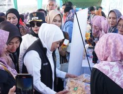 Gubernur Jatim Didampingi Wakil Bupati Sidoarjo, Gelar Pasar Murah di Taman Sidoarjo