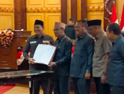 DPRD Sidoarjo Dan Bupati﻿ Sidoarjo Subandi﻿﻿ Sepakat Sahkan Perda P-APBD 2025