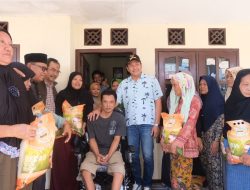Bupati Subandi Serahkan Bantuan Kursi Roda untuk Warga Disabilitas