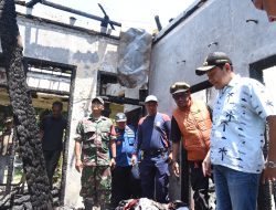 Bupati Bakal Perbaiki Rumah Warganya Yang Terbakar