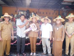 Tingkatkan Efisiensi Pertanian, Wabup Mimik Idayana Serahkan Bantuan Combine Harvester di Sukodono