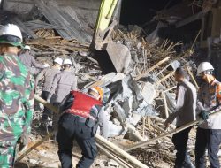 Cari Korban di Reruntuhan Ponpes Al Khoziny  Proses Evakuasi Membuahkan Hasil