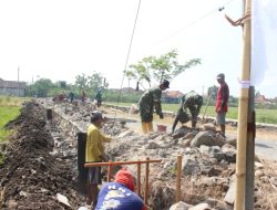 Kemanunggalan TNI-Rakyat, Pembangunan Plengsengan Irigasi Jadi Bukti Nyata