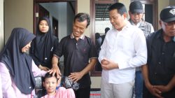 Gadis di  Waru Lumpuh sejak Kecil, Bupati Subandi Beri Bantuan Kursi Roda