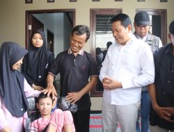 Gadis di  Waru Lumpuh sejak Kecil, Bupati Subandi Beri Bantuan Kursi Roda