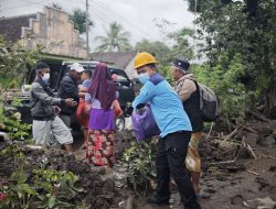 PLN Hadir untuk Rakyat, Gerak Cepat Salurkan Bantuan Warga Terdampak Erupsi Semeru