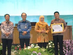 Sidoarjo Terima Piagam Penghargaan TP2DD dengan Realisasi Kartu Kredit Indonesia Tertinggi 2025