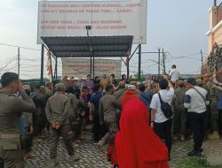 Emak emak Warga Mutiara Regency Bereaksi, Tolak Eksekusi Tembok Pembatas