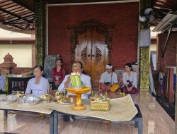 Pura Kertha Bumi Bhayangkara Gelar Ibadah Suci Tilem