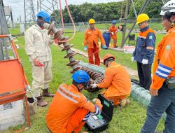 PLN UIT JBM Gerak Cepat Ganti Isolator Pecah di GITET 500 kV Kediri, Penyaluran ke Pelanggan Tak Alami Pemadaman