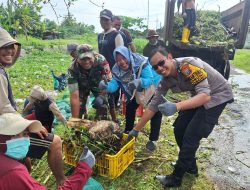 Peduli Kebersihan Lingkungan, Polsek Porong Kerja Bakti Bersih Sungai Bersama Warga