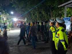 Wujud Sinergitas dan Pelayanan Humanis, Polsek Krian Laksanakan Pengamanan Pemakaman Anggota TNI
