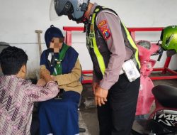 Respon Cepat Unit Lantas Polsek Taman Tangani Kecelakaan di Jalan Raya Kletek