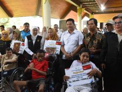 Gubernur Khofifah Salurkan Bansos Rp3,016 Miliar, Bupati Subandi Pastikan Tepat Sasaran