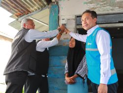 Moment Ramadan, PLN Sambung Listrik Serentak 350 Masyarakat Pra Sejahtera di Jawa Timur