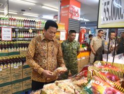 Bupati Sidoarjo Sidak Pusat Perbelanjaan, Pastikan Stok dan Harga Sembako Stabil Jelang Lebaran