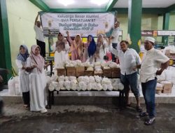 Ramadan Penuh Berkah, Alumni SMA Persatuan ’87 Bagikan Takjil Ke Pengguna Jalan