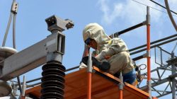 Tim PDKB PLN UPT Madiun Tuntaskan Pemeliharaan Instalasi Tegangan Tinggi Tanpa Padam