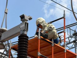 Tim PDKB PLN UPT Madiun Tuntaskan Pemeliharaan Instalasi Tegangan Tinggi Tanpa Padam