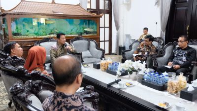 Bupati Sidoarjo Bahas Revitalisasi Pasar Tradisional bersama Pengelola Pasar.