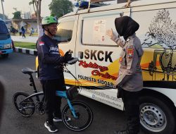 Polwan Polresta Sidoarjo Humanis dalam Pengamanan Car Free Day Alun-alun