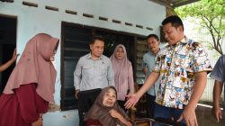 Bupati Subandi Sidak RTLH dan Salurkan Bantuan Kursi Roda untuk Warga Wonoayu