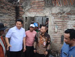 Bupati Sidoarjo Pastikan Korban Kebakaran di Desa Grinting Dapat Bantuan Renovasi Rumah.
