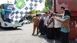 Wabup Hj. Mimik Berangkatkan 1.239 CJH Sidoarjo ‘Jaga Kesehatan dan Doakan Daerah’