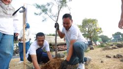 PLN UID Jawa Timur dan DLH Surabaya Tanam 60 Pohon, Perkuat Komitmen Jaga Iklim dan Lingkungan