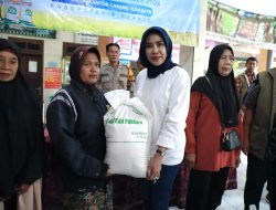 Wabup Mimik Salurkan Bantuan Pangan untuk 594 KPM di Kecamatan Candi