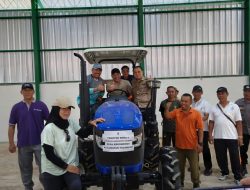 Bupati Subandi Serahkan Bantuan Alsintan kepada Petani