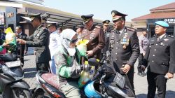 Hari Bhayangkara Ke-80, Polresta Sidoarjo Bagikan Beras untuk Warga