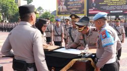 Kapolresta Sidoarjo Pimpin Upacara Sertijab Pejabat Utama, Kapolsek Jajaran dan Kenaikan Pangkat Anggota