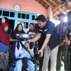 Bupati Subandi Berikan Bantuan Kursi Roda untuk Anak Difabel,  Orang Tuanya Senang