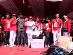 Semarak HUT ke-81 RI, Wabup Mimik Idayana Buka Rangkaian Jalan Sehat dan Karnaval di Sidoarjo