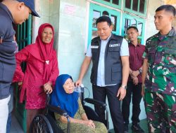 Bupati Subandi Salurkan Bantuan Kursi Roda dan Renovasi RTLH di Krembung-Prambon