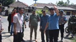 Bupati Subandi Minta Dinas PUBMSDA Lebarkan Persimpangan  Jalan Depan Polsek Jabon