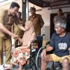 Sidak ke Prambon, Bupati Subandi Pastikan Perbaikan RTLH dan Salurkan Bantuan Kursi Roda